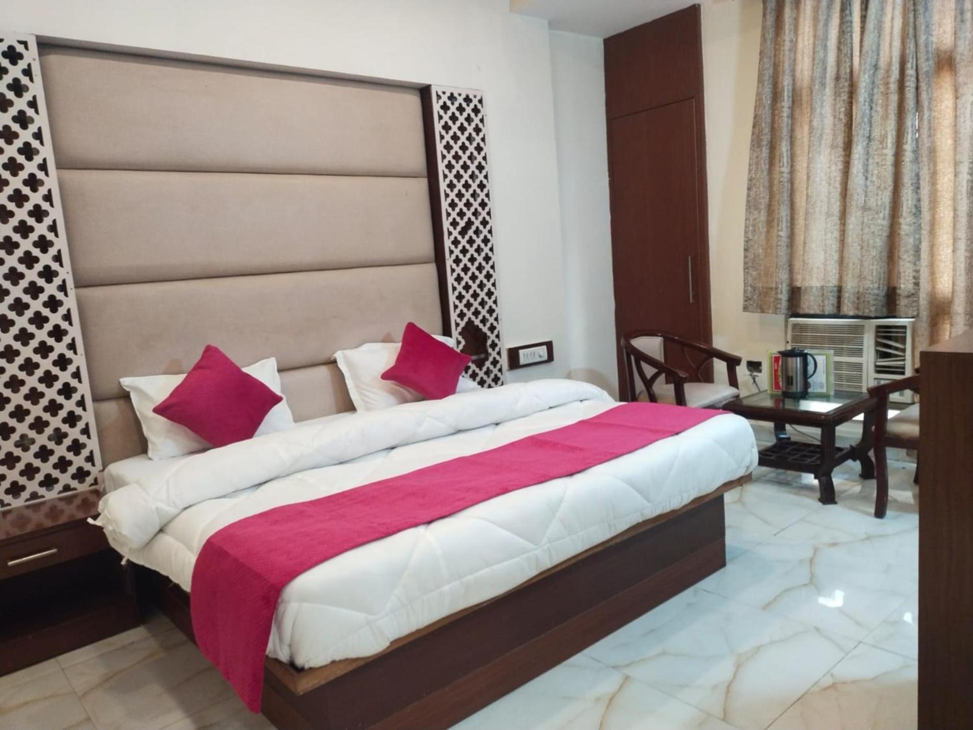 Hotel Lav Kush Deluxe At Paharganj نيودلهي المظهر الخارجي الصورة