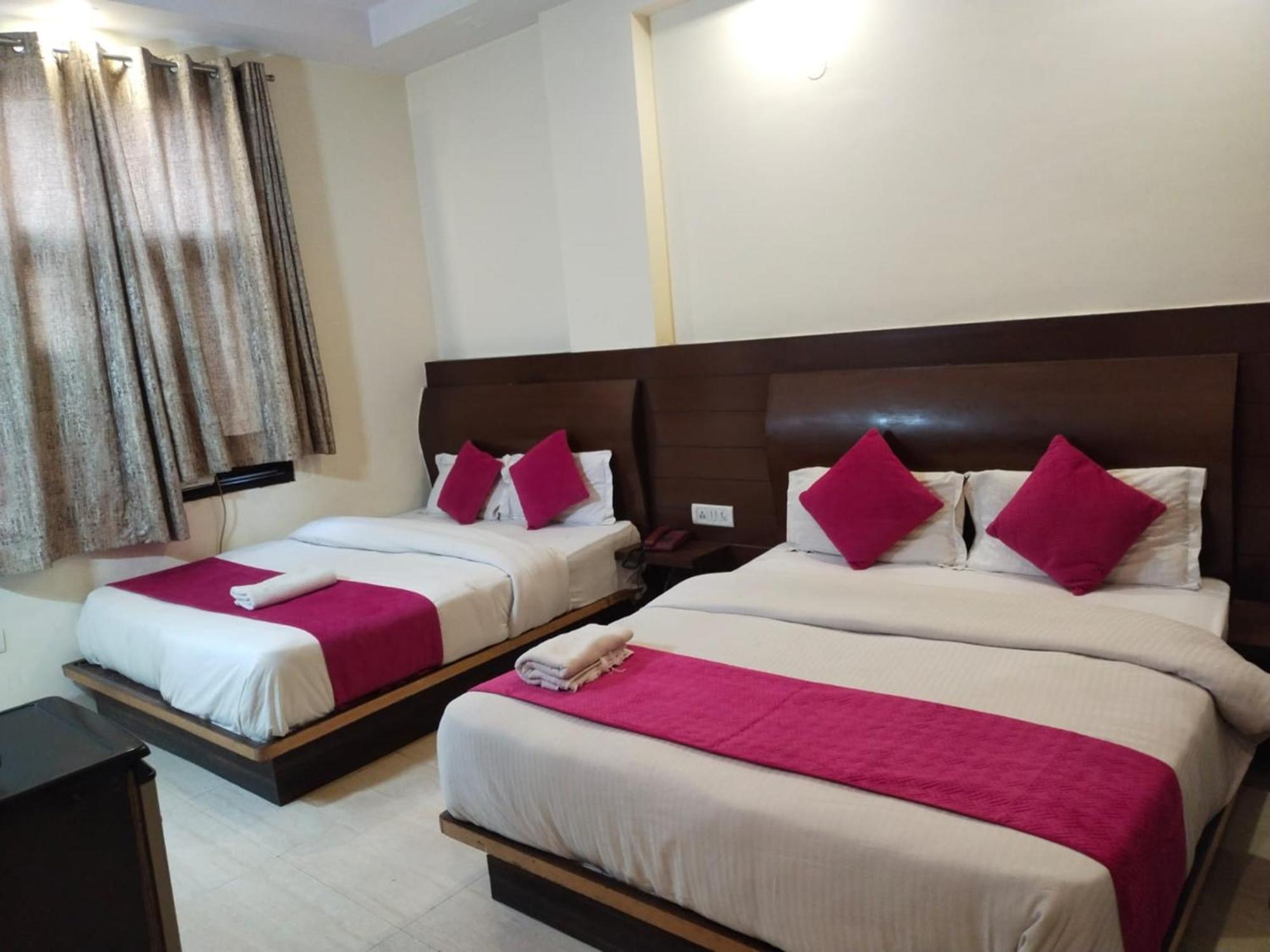 Hotel Lav Kush Deluxe At Paharganj نيودلهي المظهر الخارجي الصورة