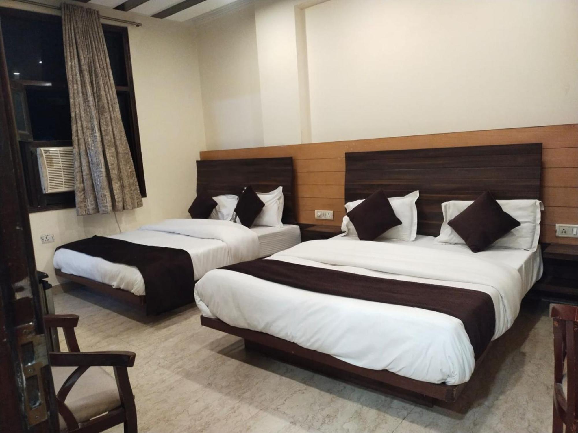 Hotel Lav Kush Deluxe At Paharganj نيودلهي المظهر الخارجي الصورة
